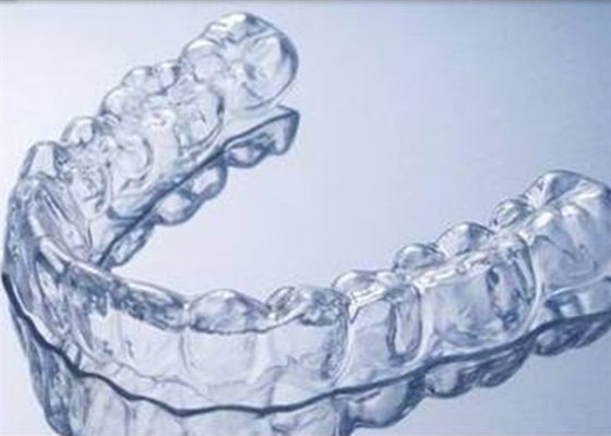 Installation simple de traitement orthodontique fixe invisible pour la recherche dentaire