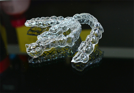 Appareils d'orthodontie fixes et invisibles simples à installer pour les études chez le dentiste